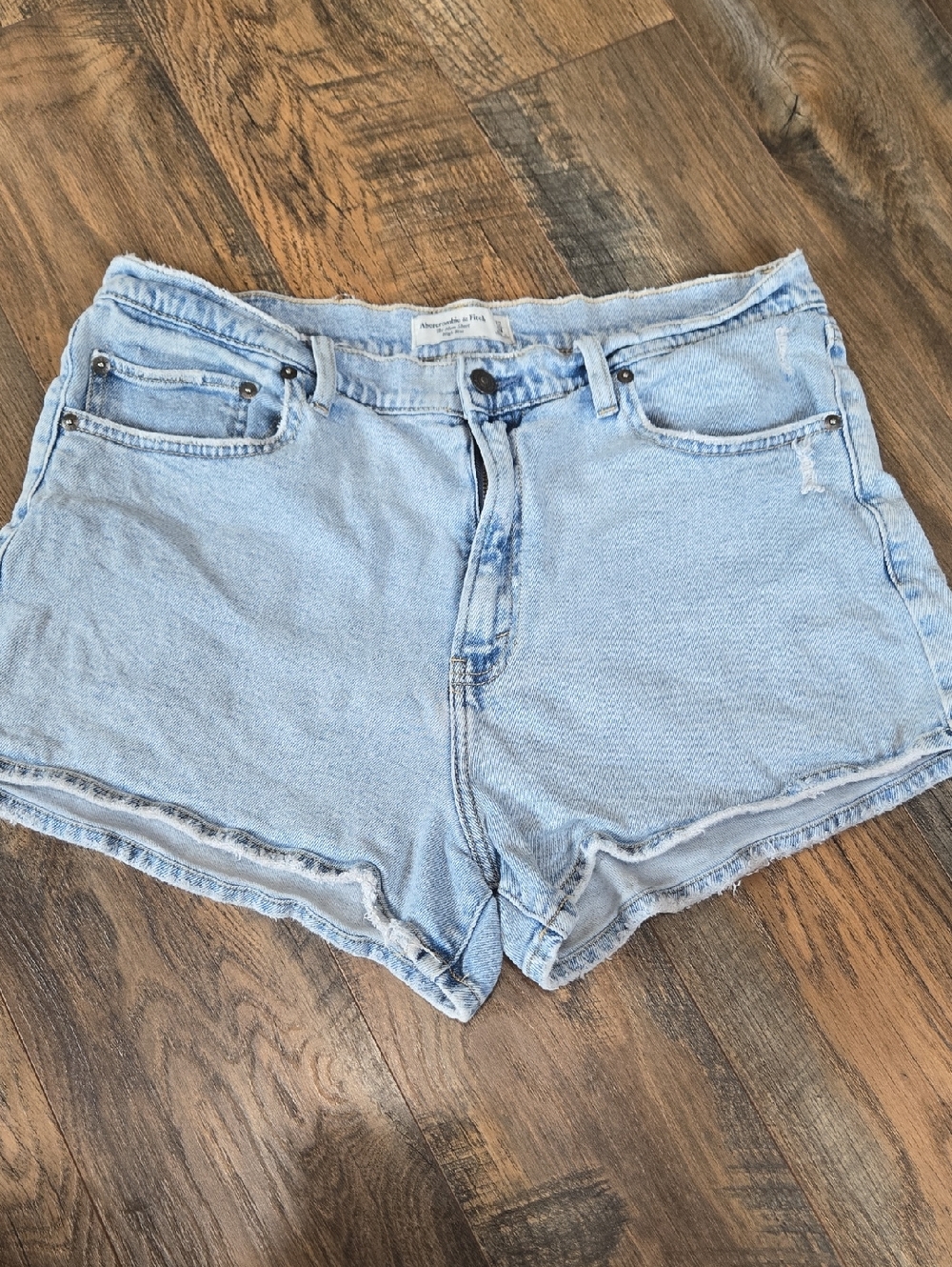 Abercrombie & Fitch Light Wash Denim High-Rise Mom Women’s Shorts